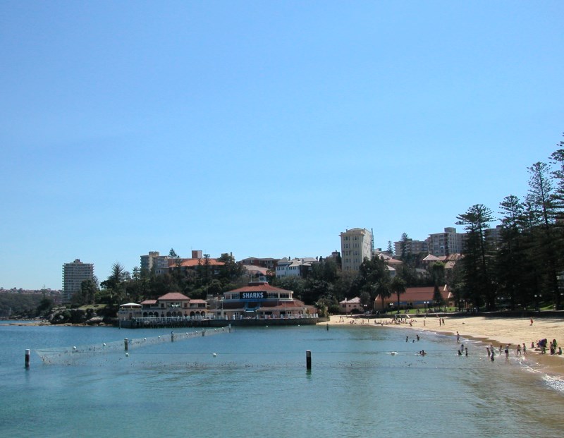 Beach next to Manly Wharf, with the Manly Sea Life Sanctuary (Aquarium) in the Background.