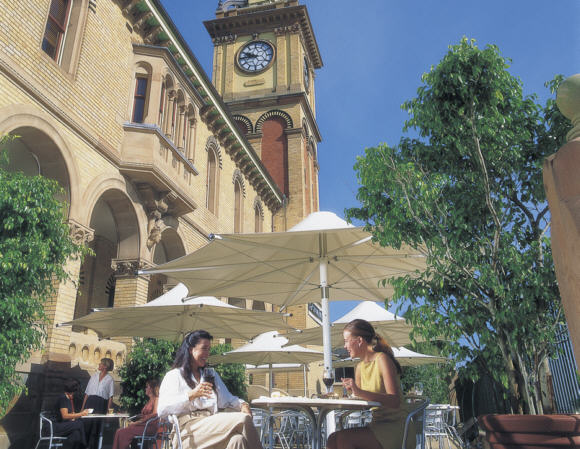 Outdoor dining at Customs House, Newcastle