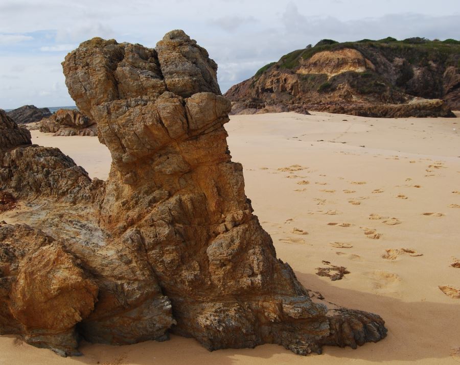 These unusual rock formations formed from ancient lavaflows, sandstone deposits and the effects of time, weather and the sea.