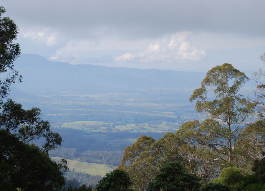 The Snowy Mountains Highway can get you from the snowfields, through the Monaro Plains and to<br /> the sunny beaches of the Sapphire Coast, past sweeping views.