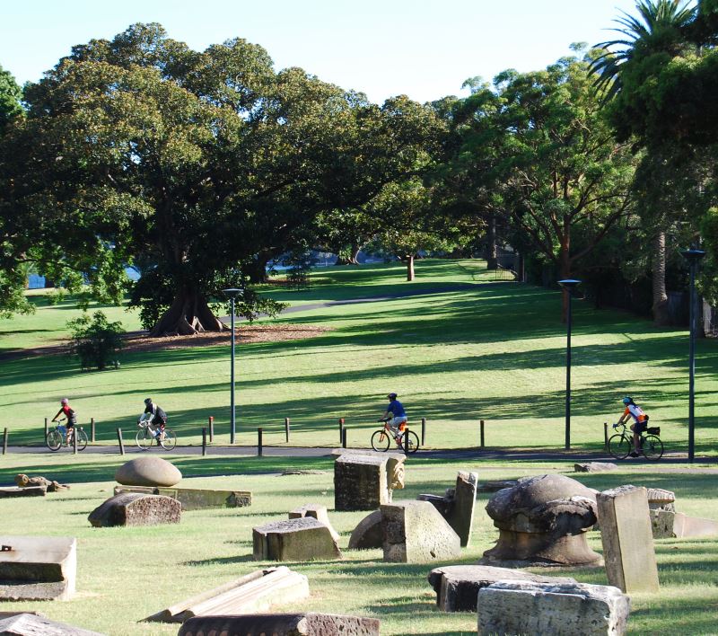 Bicycle Paths include those in the Harbourside Park of the Royal Botanic Garden