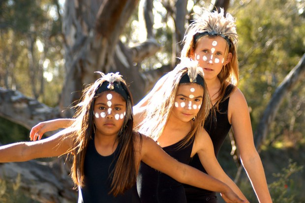 Aboriginal Dancers - Echuca - Photo William Quilliam